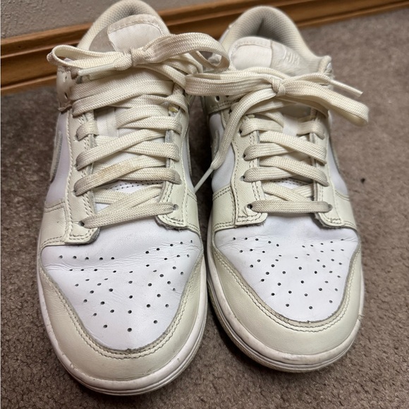 Nike low dunk white sail worn quite a bit but still in decent shape - Picture 5 of 7